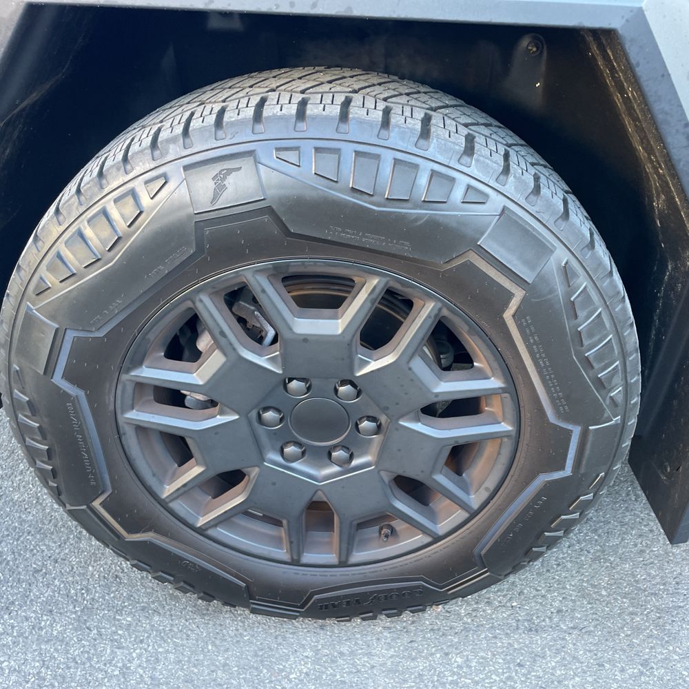 2024 Tesla Cybertruck Base