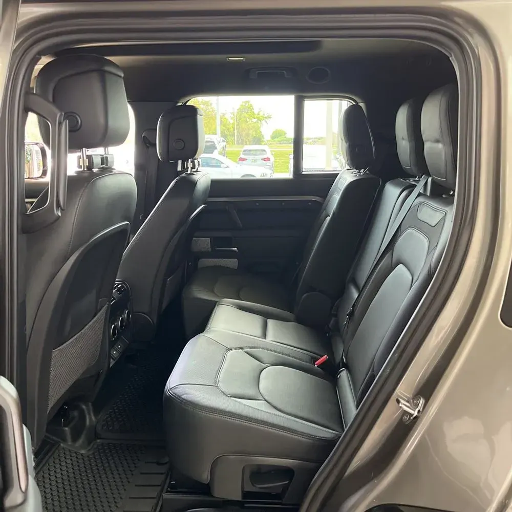 2023 Land Rover Defender 130 X-Dynamic SE