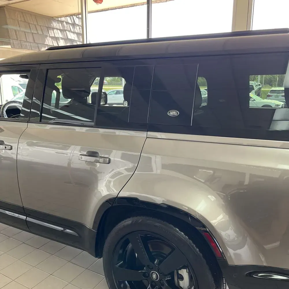 2023 Land Rover Defender 130 X-Dynamic SE