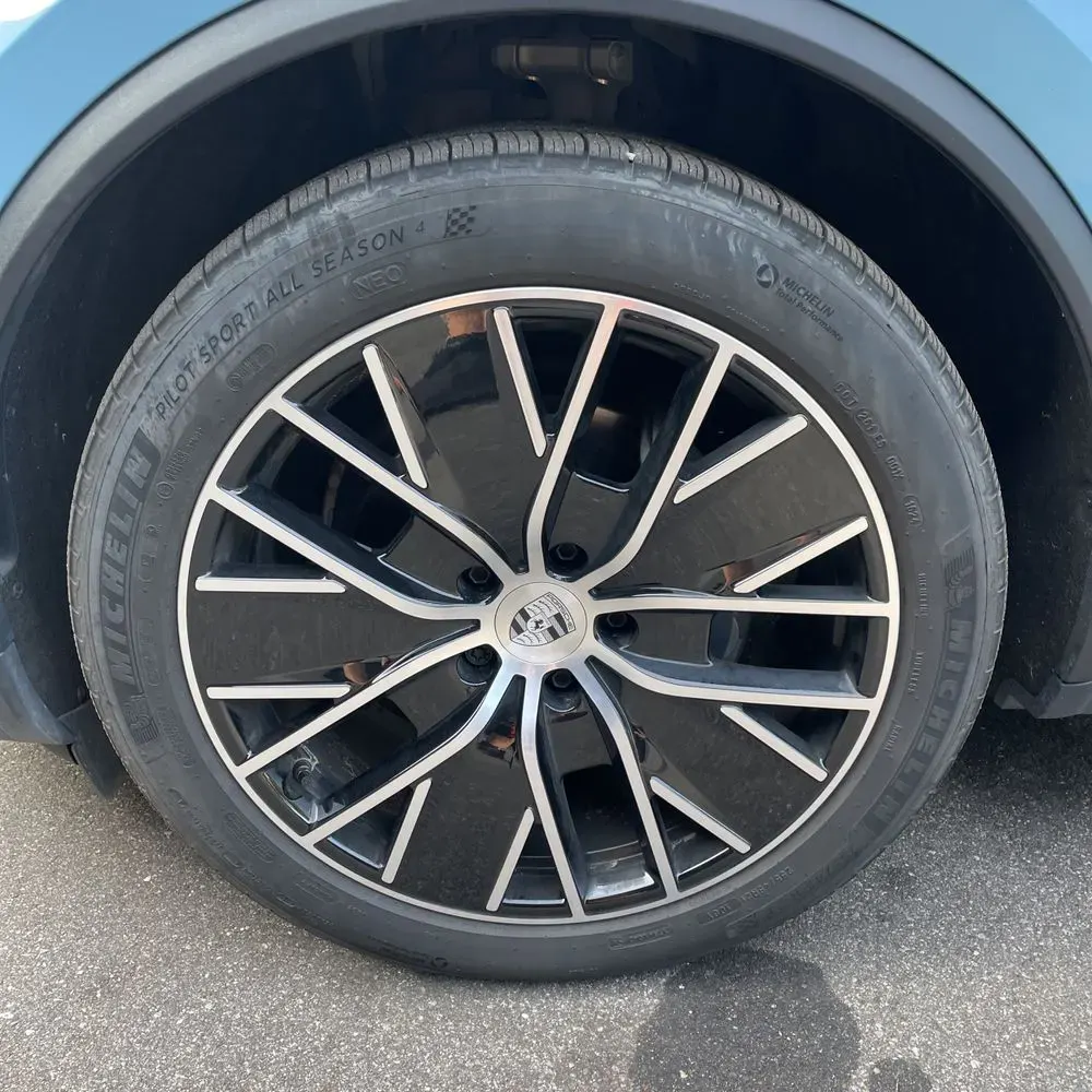 2024 Porsche Macan EV 4