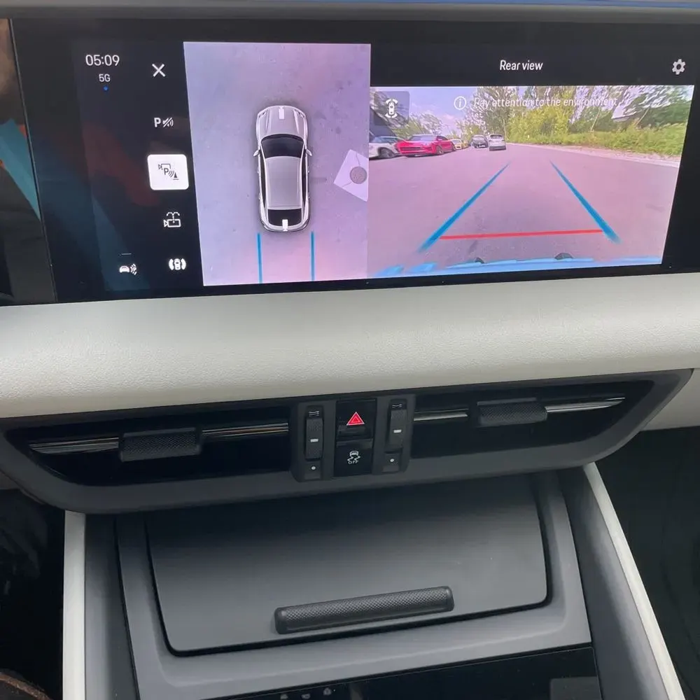 2024 Porsche Macan EV 4