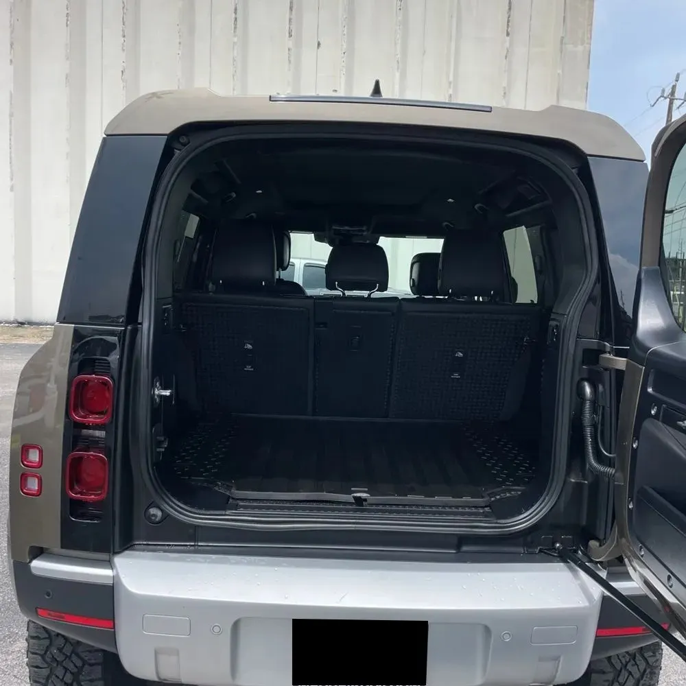 2024 Land Rover Defender 110 S P400