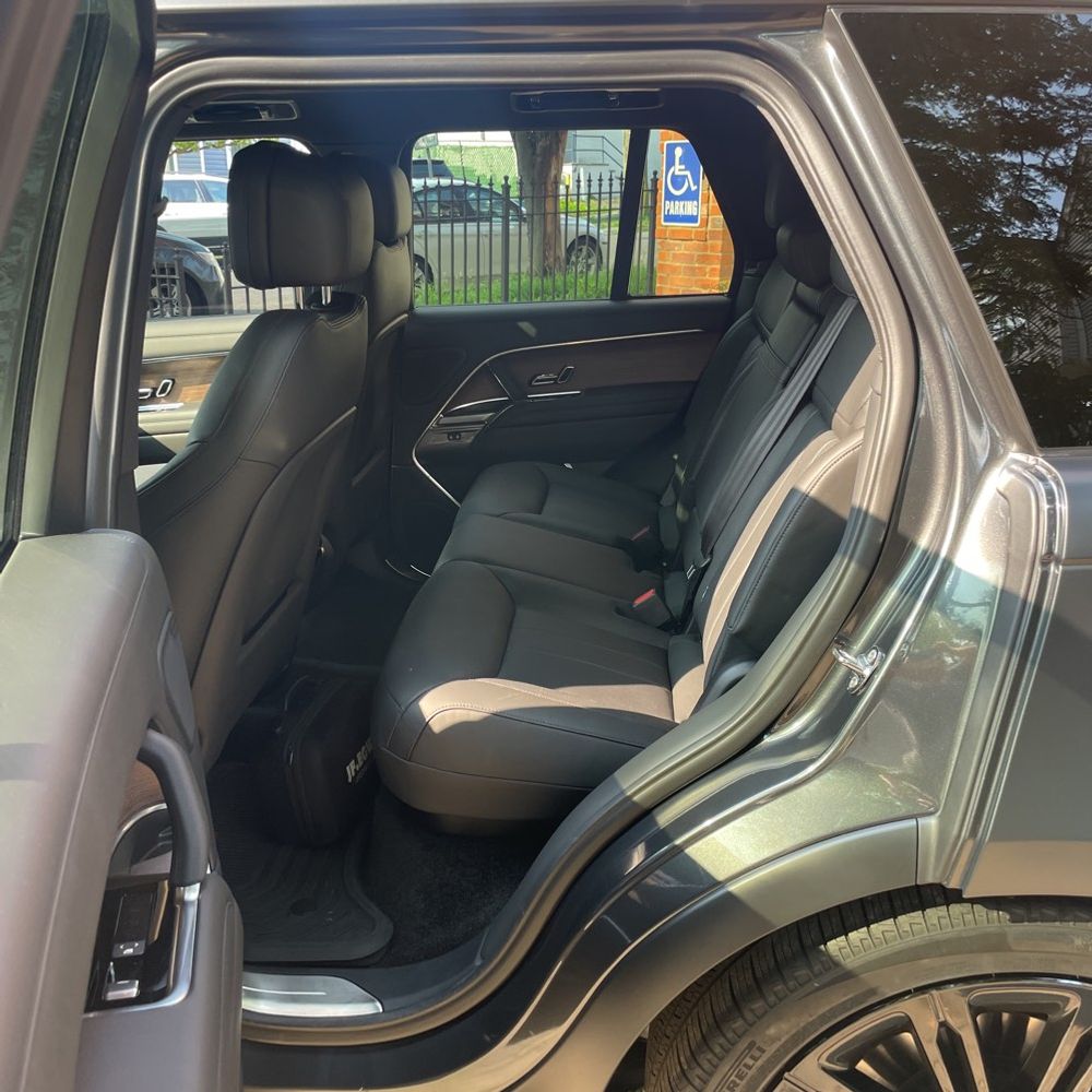 2025 Land Rover Range Rover SE P530