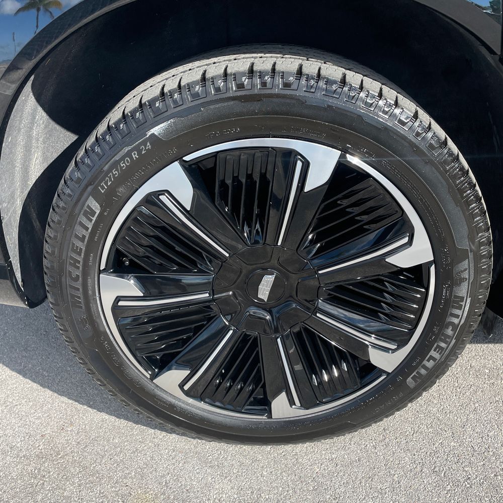2025 Cadillac Escalade IQ Sport 1