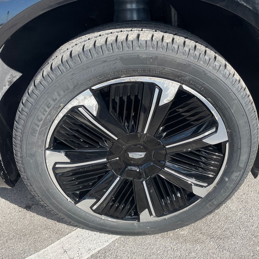 2025 Cadillac Escalade IQ Sport 1