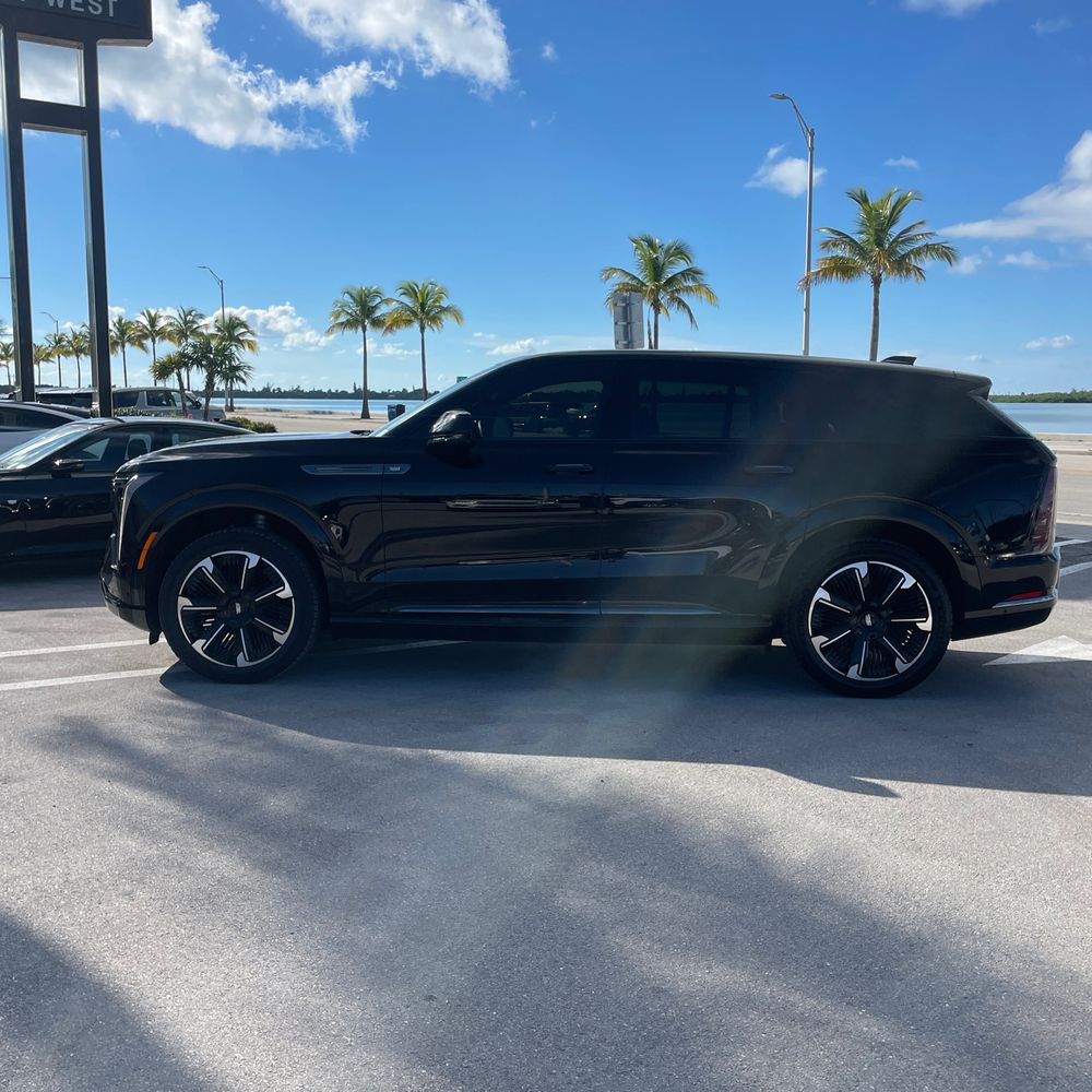 2025 Cadillac Escalade IQ Sport 1