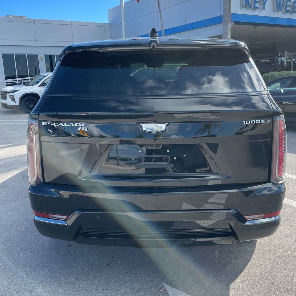 2025 Cadillac Escalade IQ Sport 1