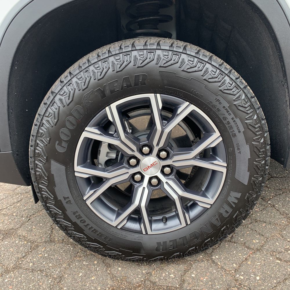 2026 GMC Acadia AT4