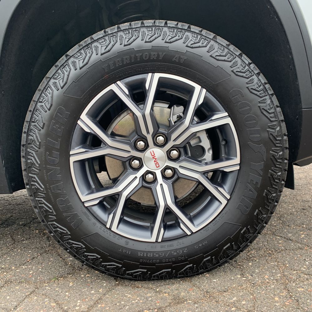 2026 GMC Acadia AT4
