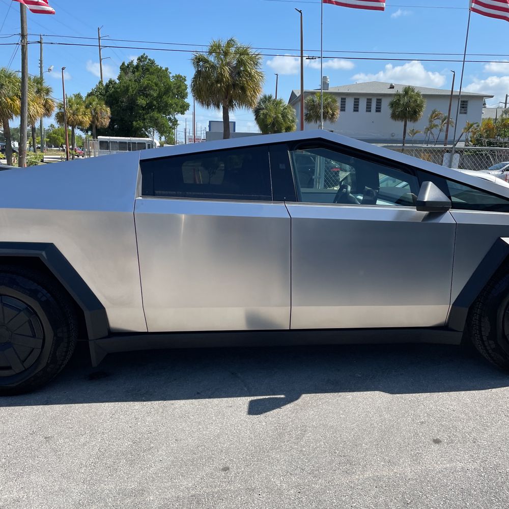 2024 Tesla Cybertruck Base