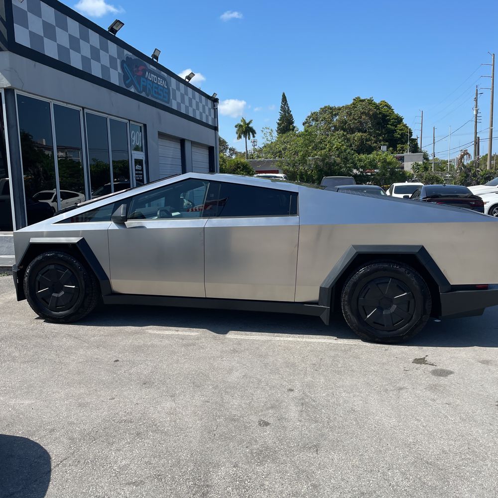 2024 Tesla Cybertruck Base