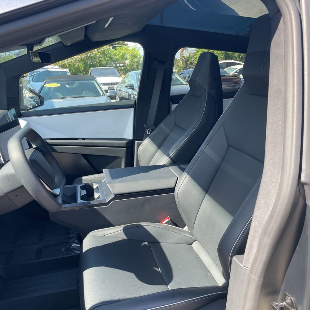 2024 Tesla Cybertruck Base