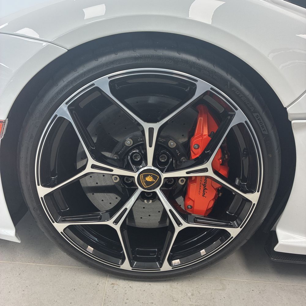 2024 Lamborghini Revuelto Base