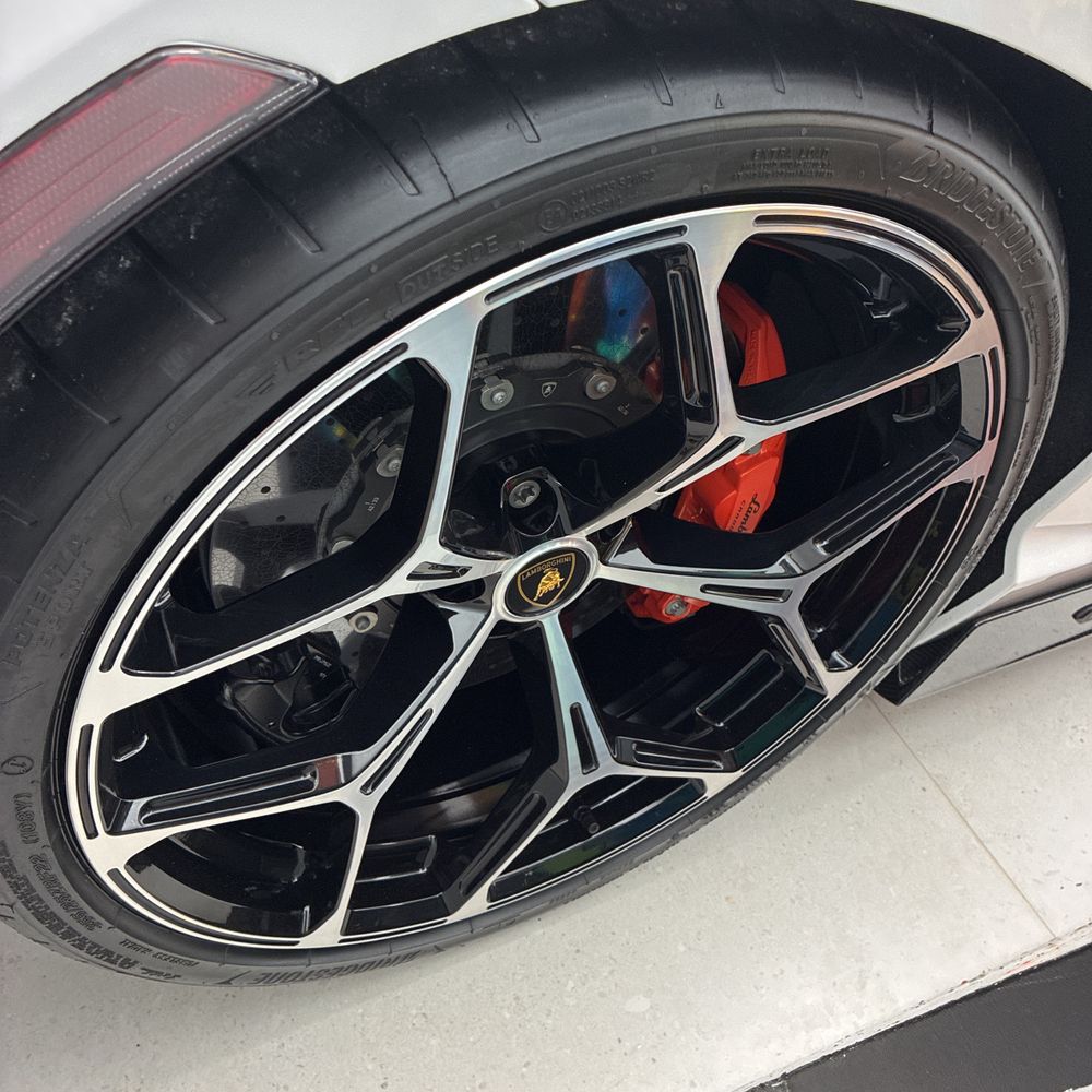 2024 Lamborghini Revuelto Base