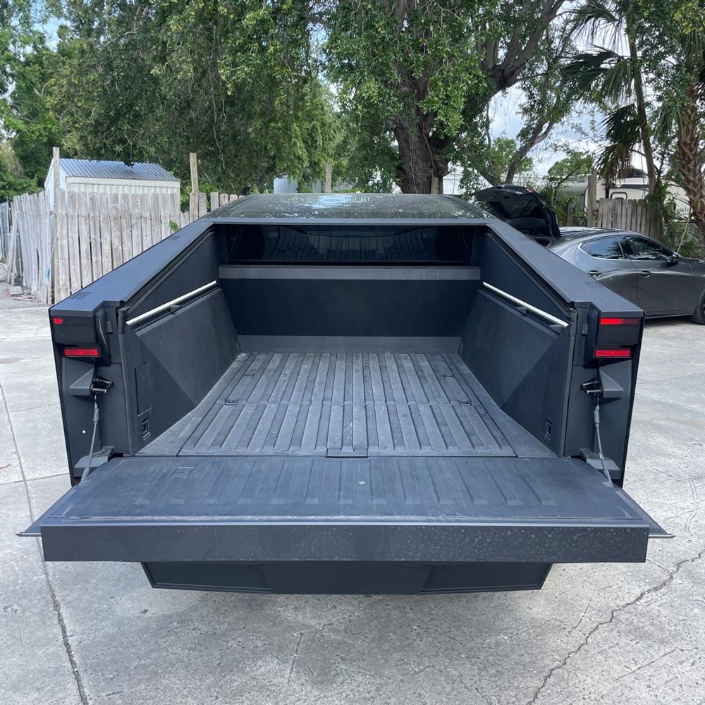 2024 Tesla Cybertruck Base