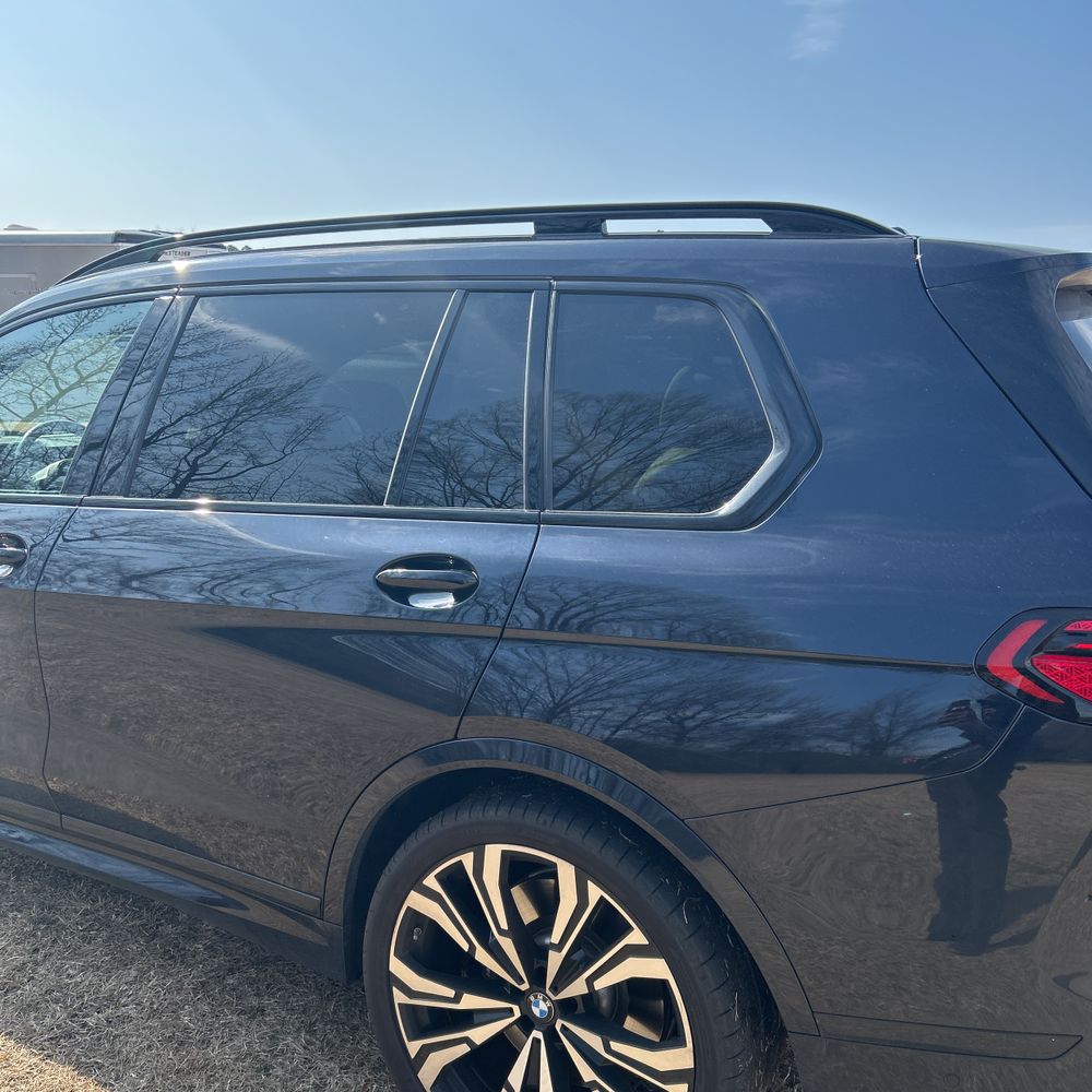 2023 BMW X7 M60i