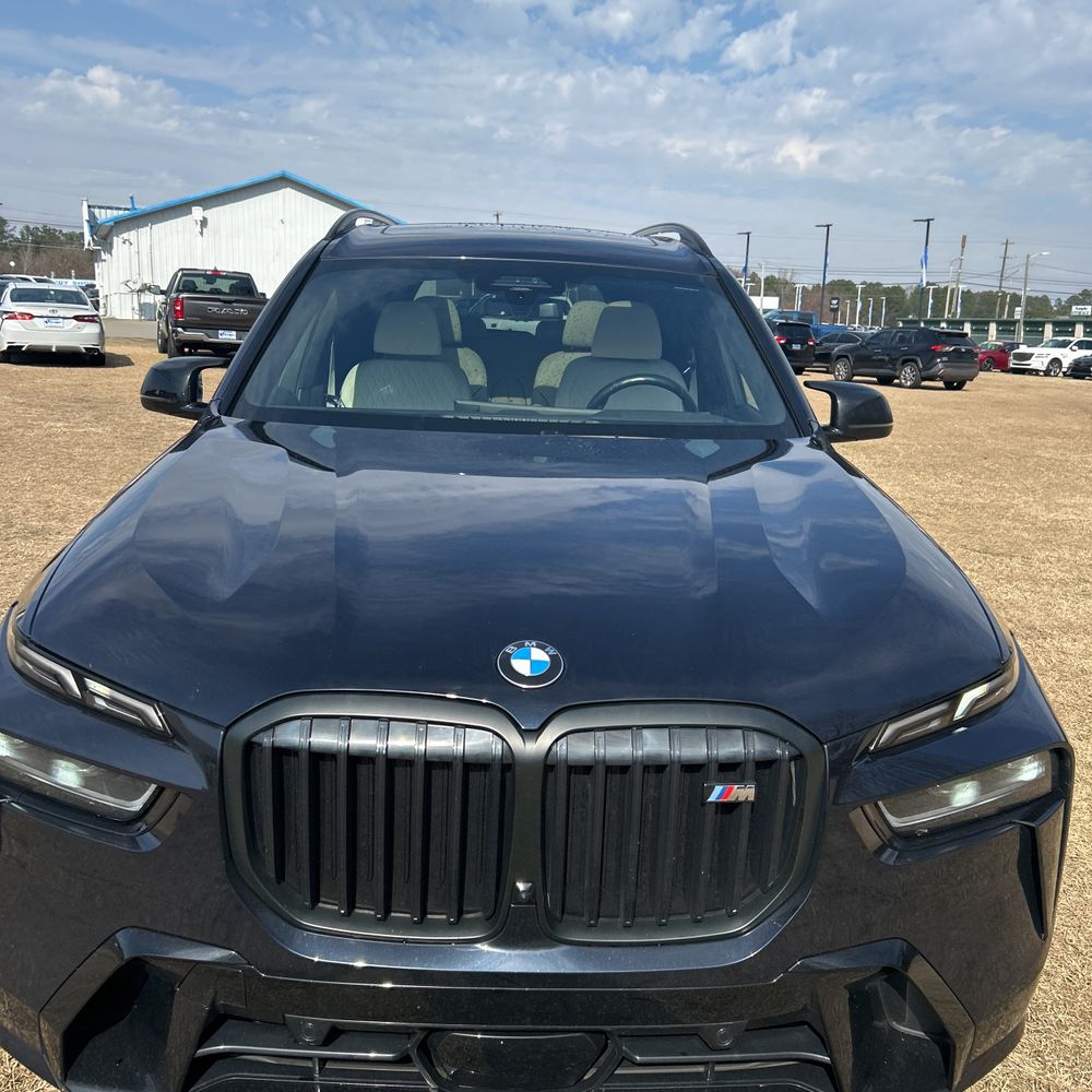 2023 BMW X7 M60i