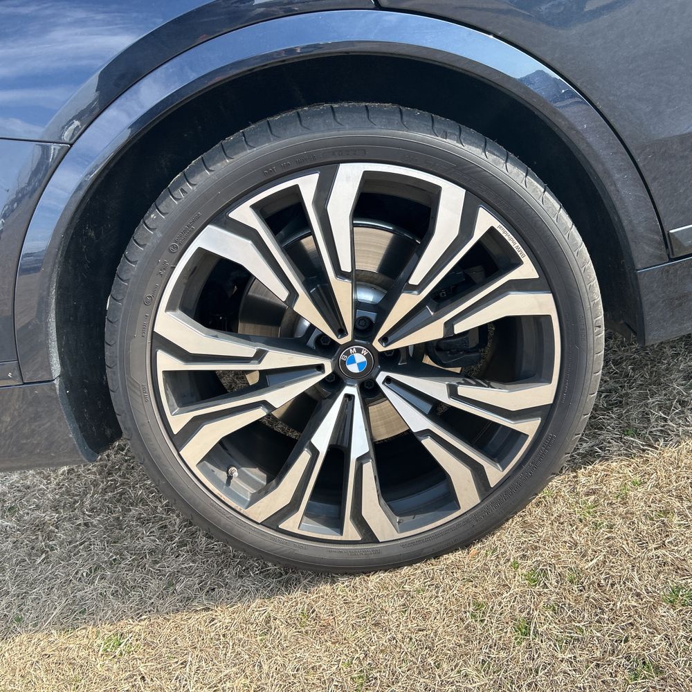2023 BMW X7 M60i