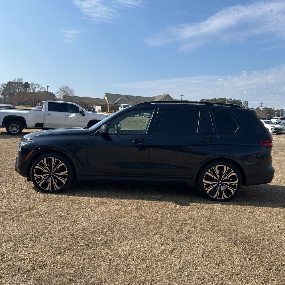 2023 BMW X7 M60i