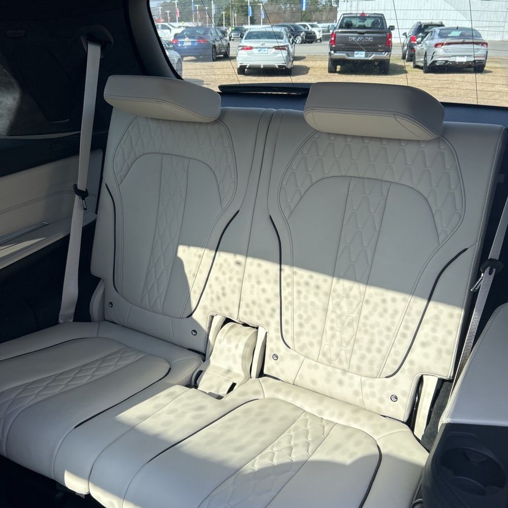 2023 BMW X7 M60i