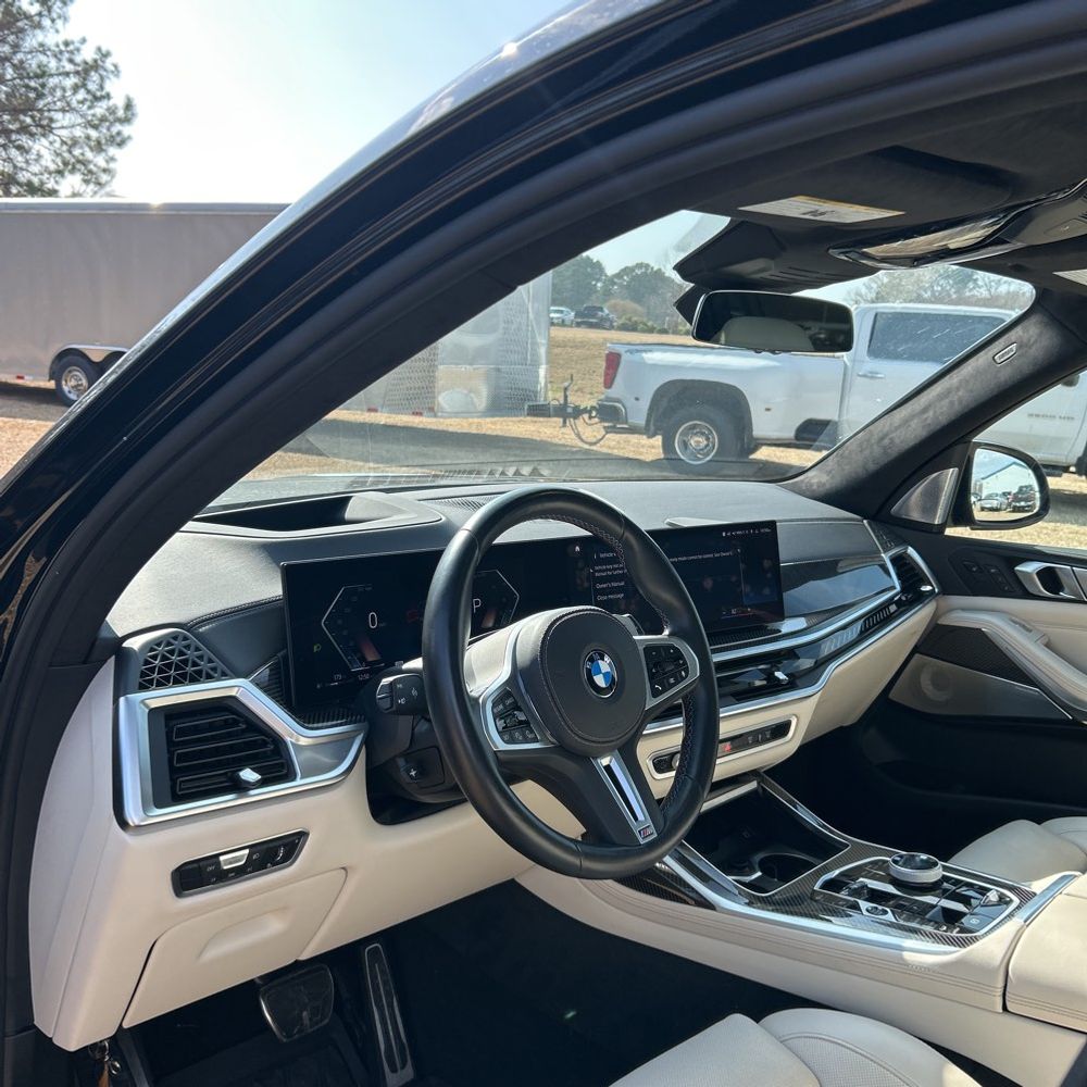 2023 BMW X7 M60i