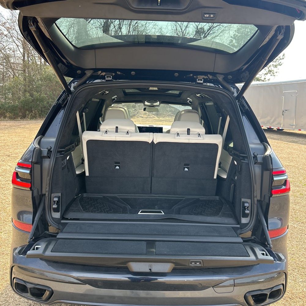 2023 BMW X7 M60i