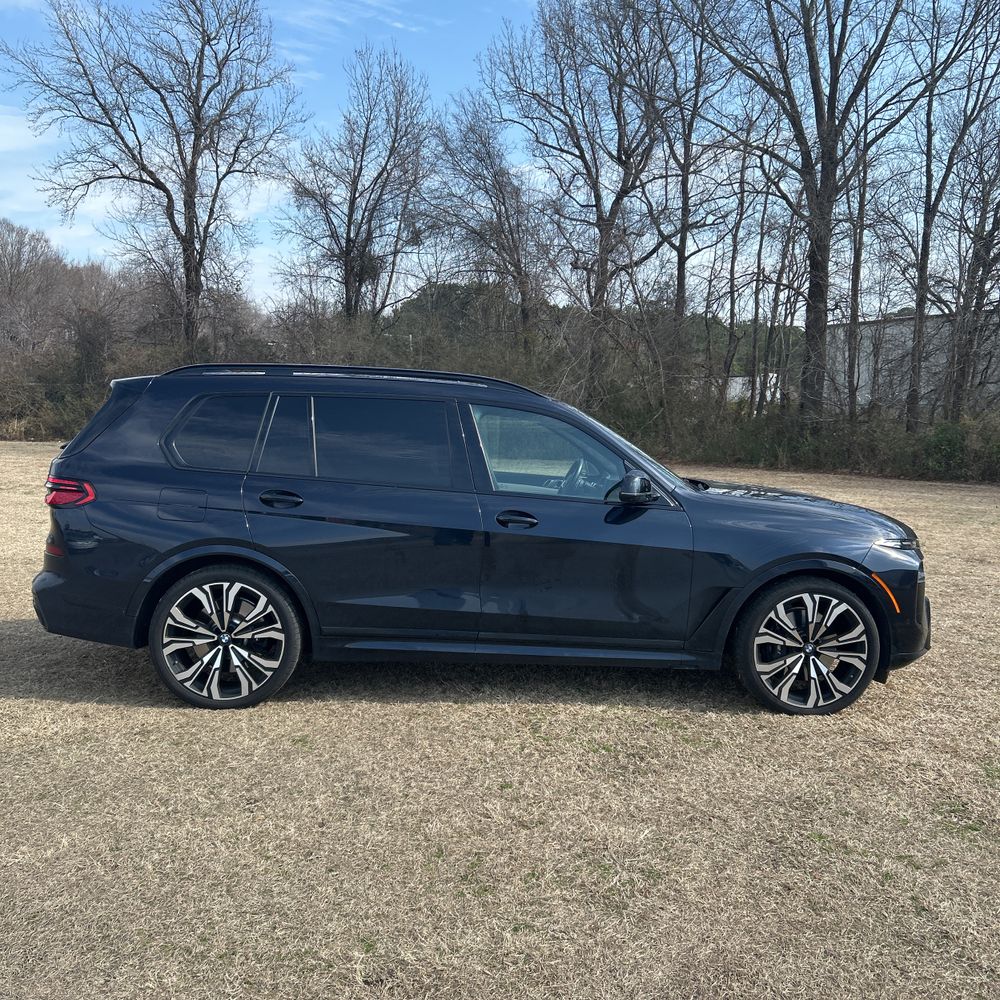 2023 BMW X7 M60i