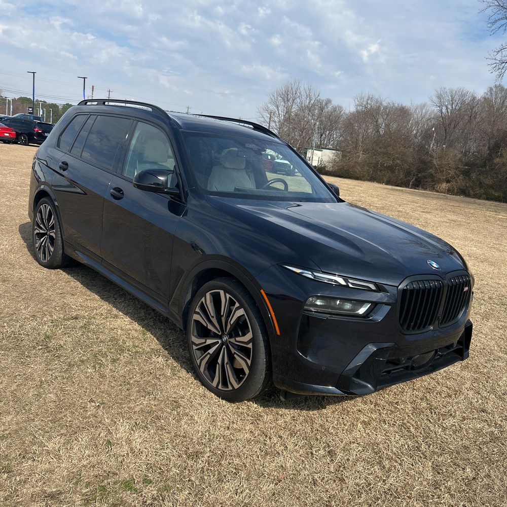 2023 BMW X7 M60i