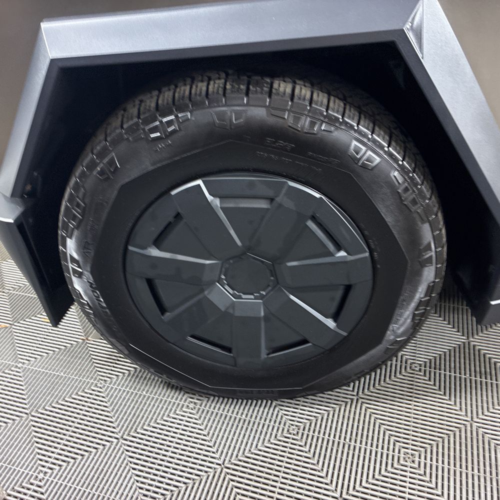 2025 Tesla Cybertruck Base