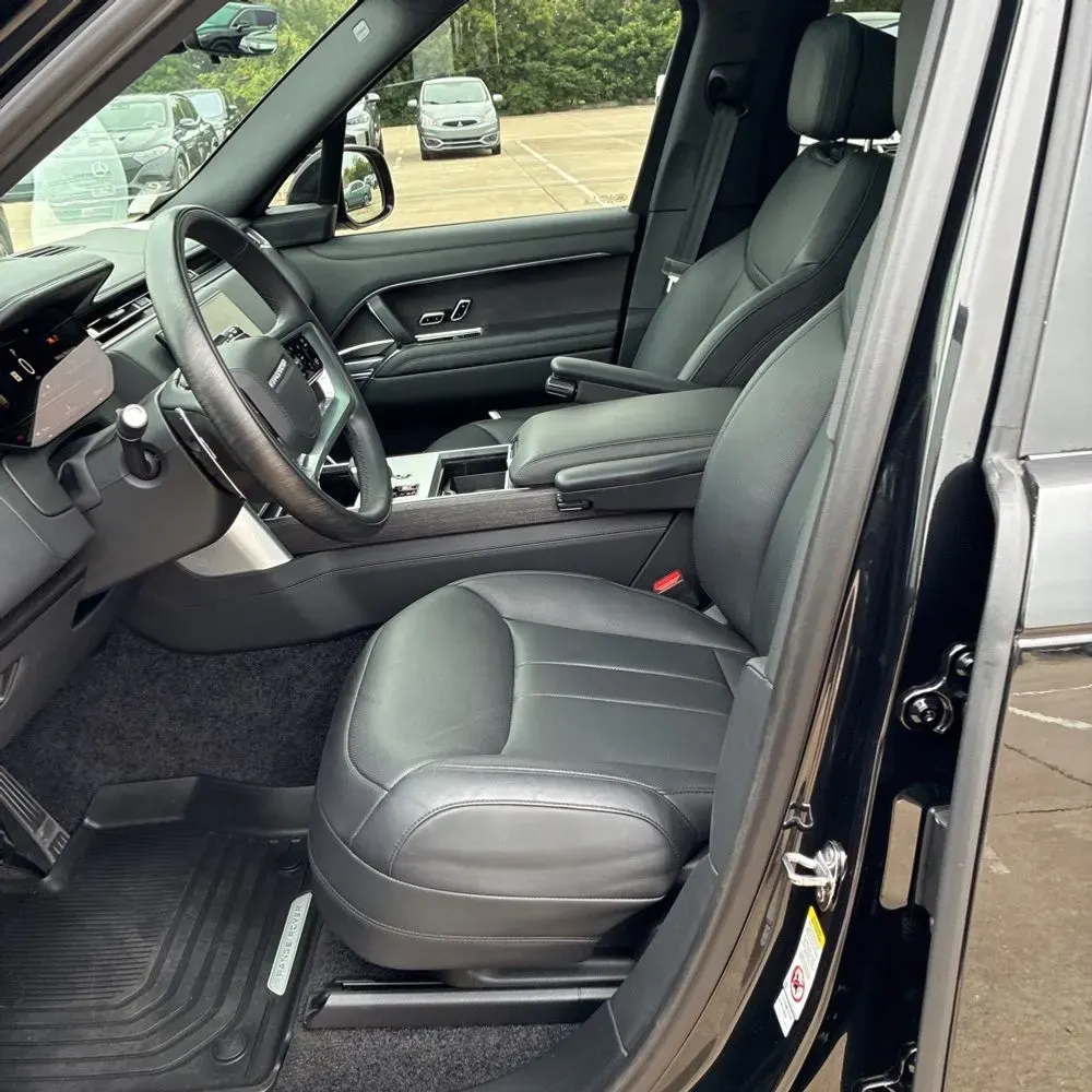 2025 Land Rover Range Rover SE P530