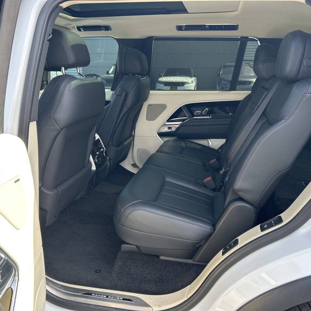 2023 Land Rover Range Rover P530 SE LWB