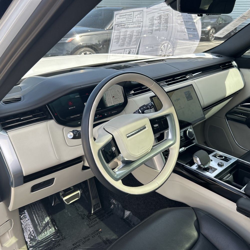 2023 Land Rover Range Rover P530 SE LWB
