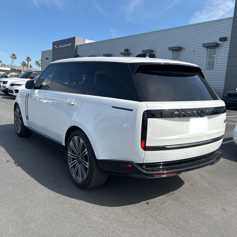 2023 Land Rover Range Rover P530 SE LWB