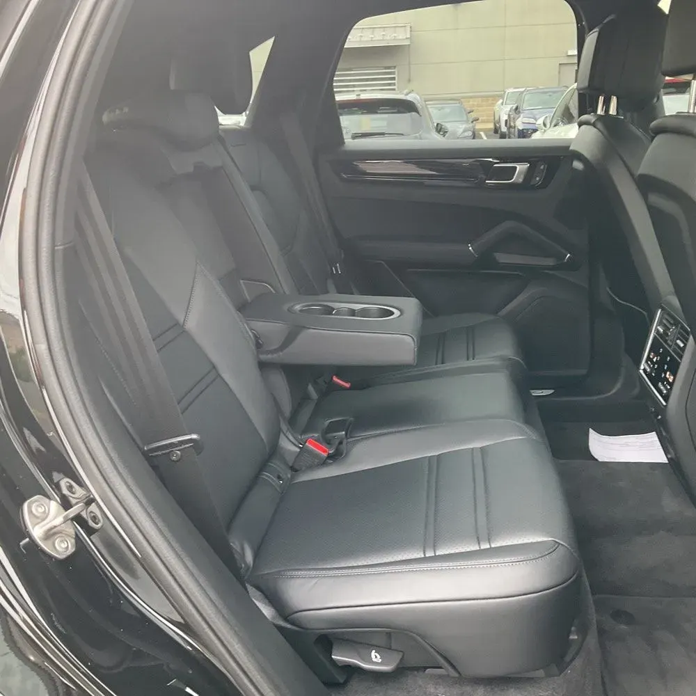 2023 Porsche Cayenne Base