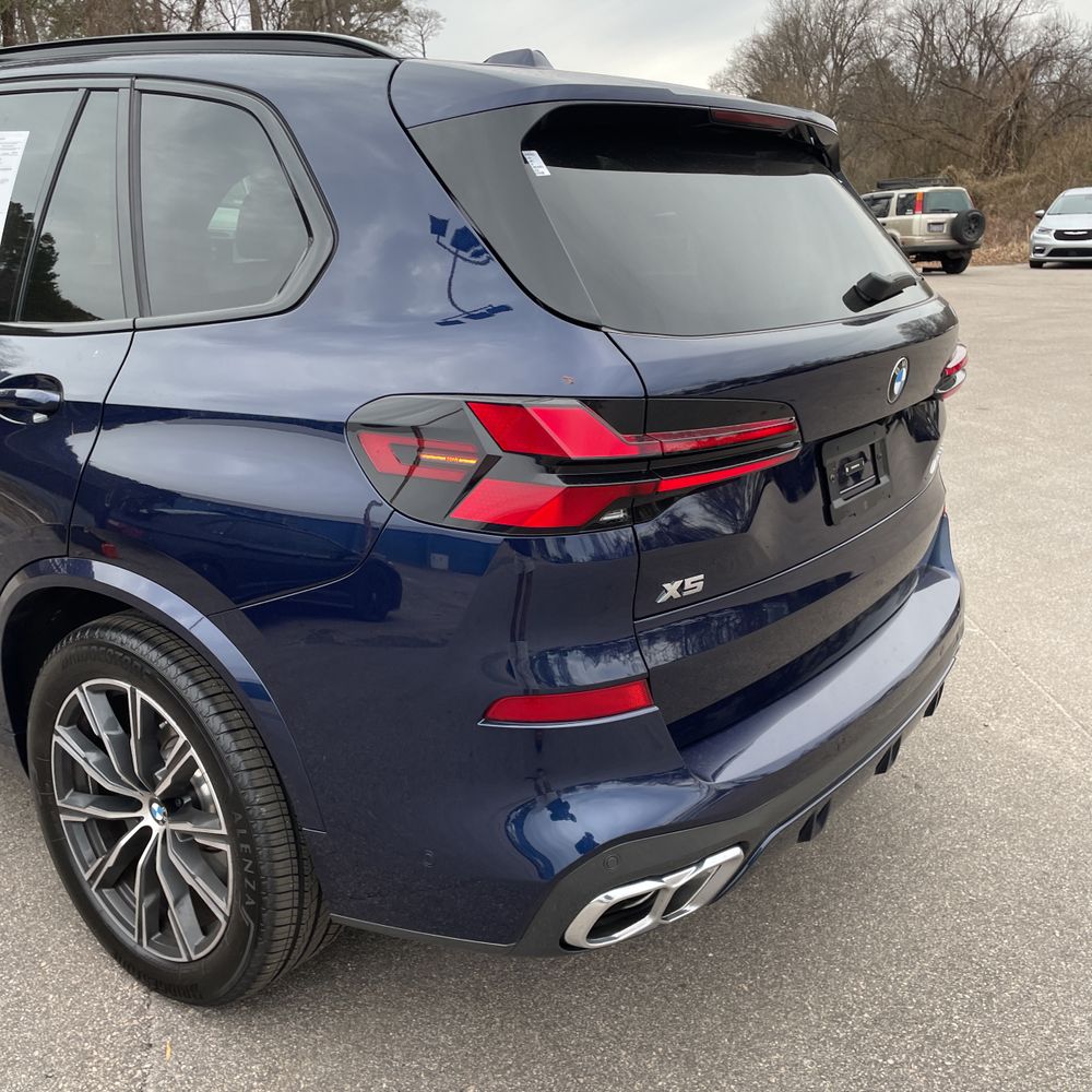 2025 BMW X5 M60i