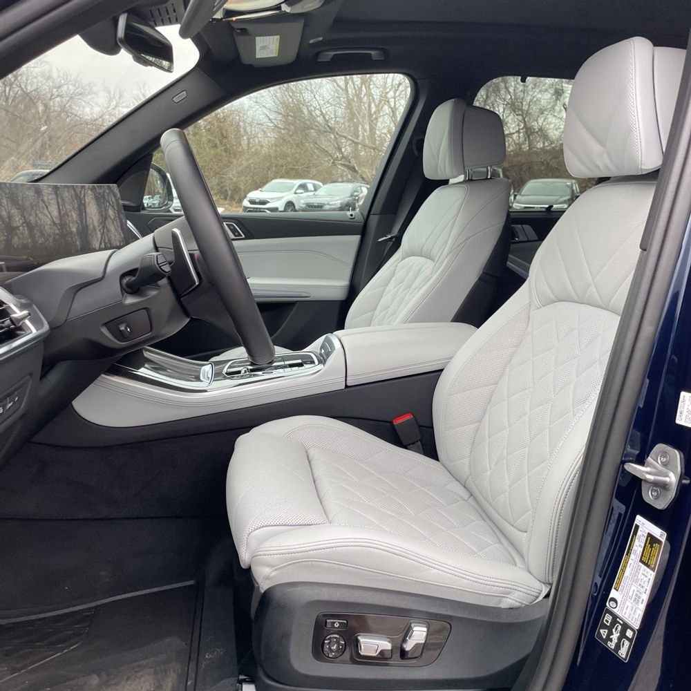 2025 BMW X5 M60i